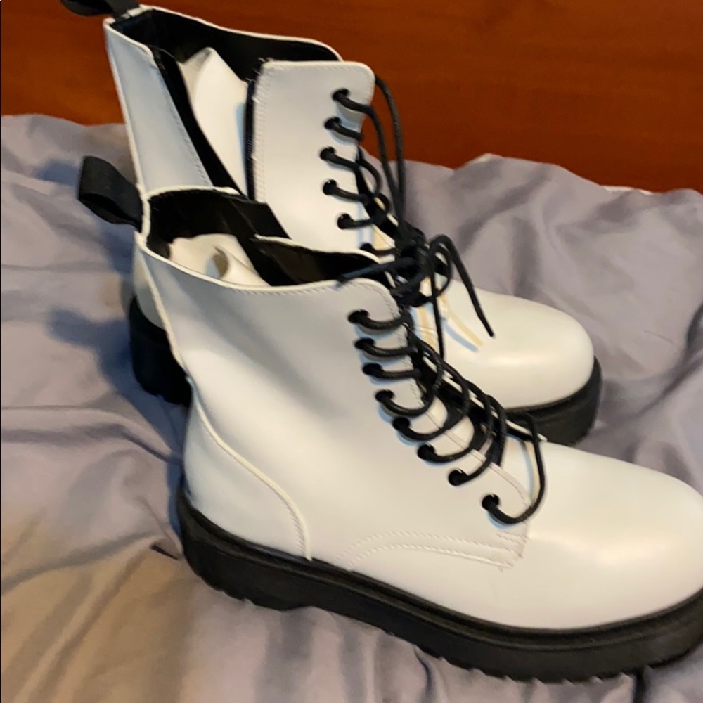 Tilly’s boots size 10/9.5